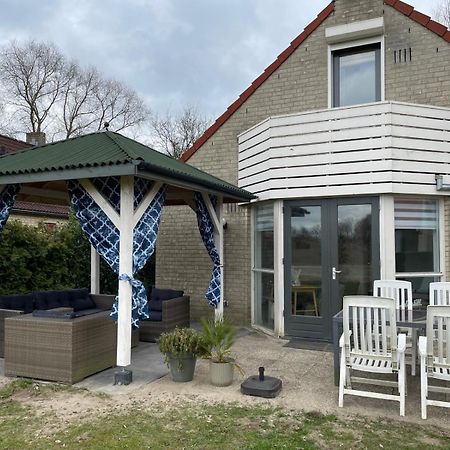 Gezellige Vakantiewoning Aan Het Water In Ewijk - Recreational Only No Workers Екстер'єр фото